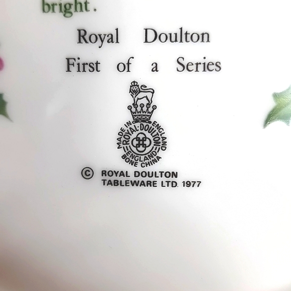 Vintage 1977 Christmas Collectible Plate. Royal Doulton First in Series - Picture 7 of 7